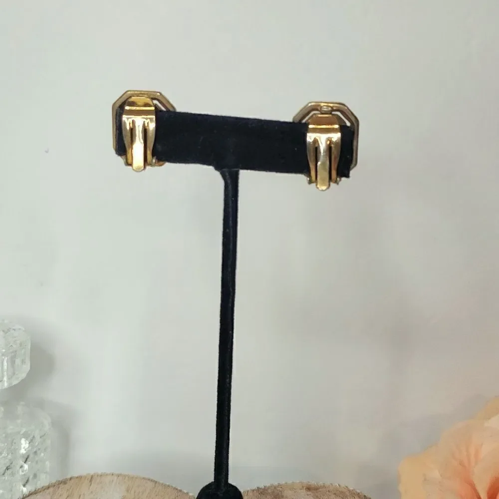 Classic gold onyx cabochon vintage clip on earrings